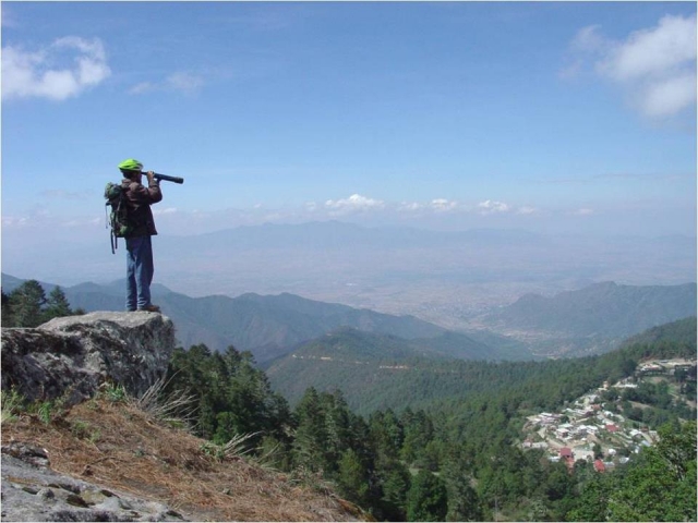  Randonnée à travers les montagnes 